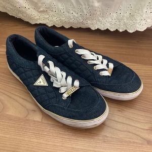 👯‍♀️ 2 for $25 👯‍♀️ Guess jean sneakers